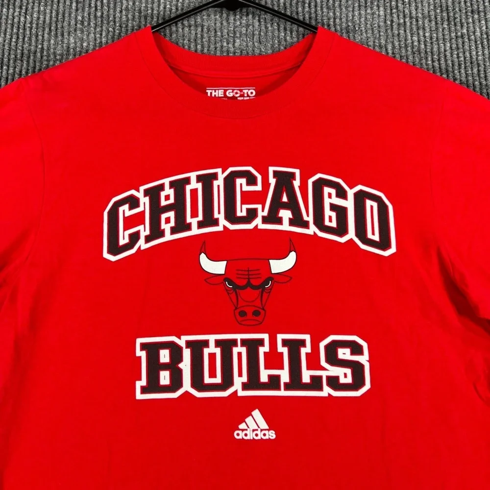 Chicago Bulls Shirt Mens Medium Red Short Sleeve Adidas NBA Basketball Casual